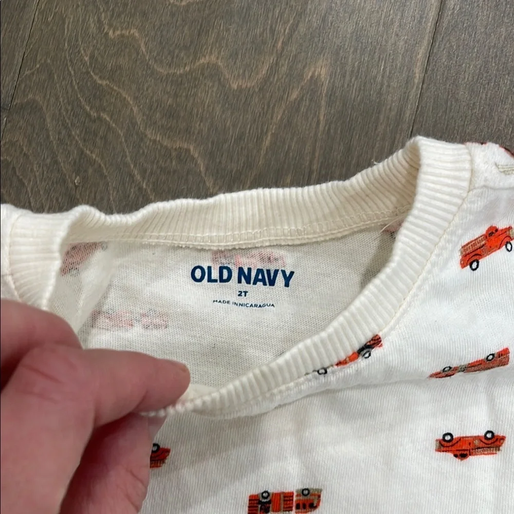 Old Navy 2T Long Sleeve 2pc Shirt Set (Gray,fire truck print)